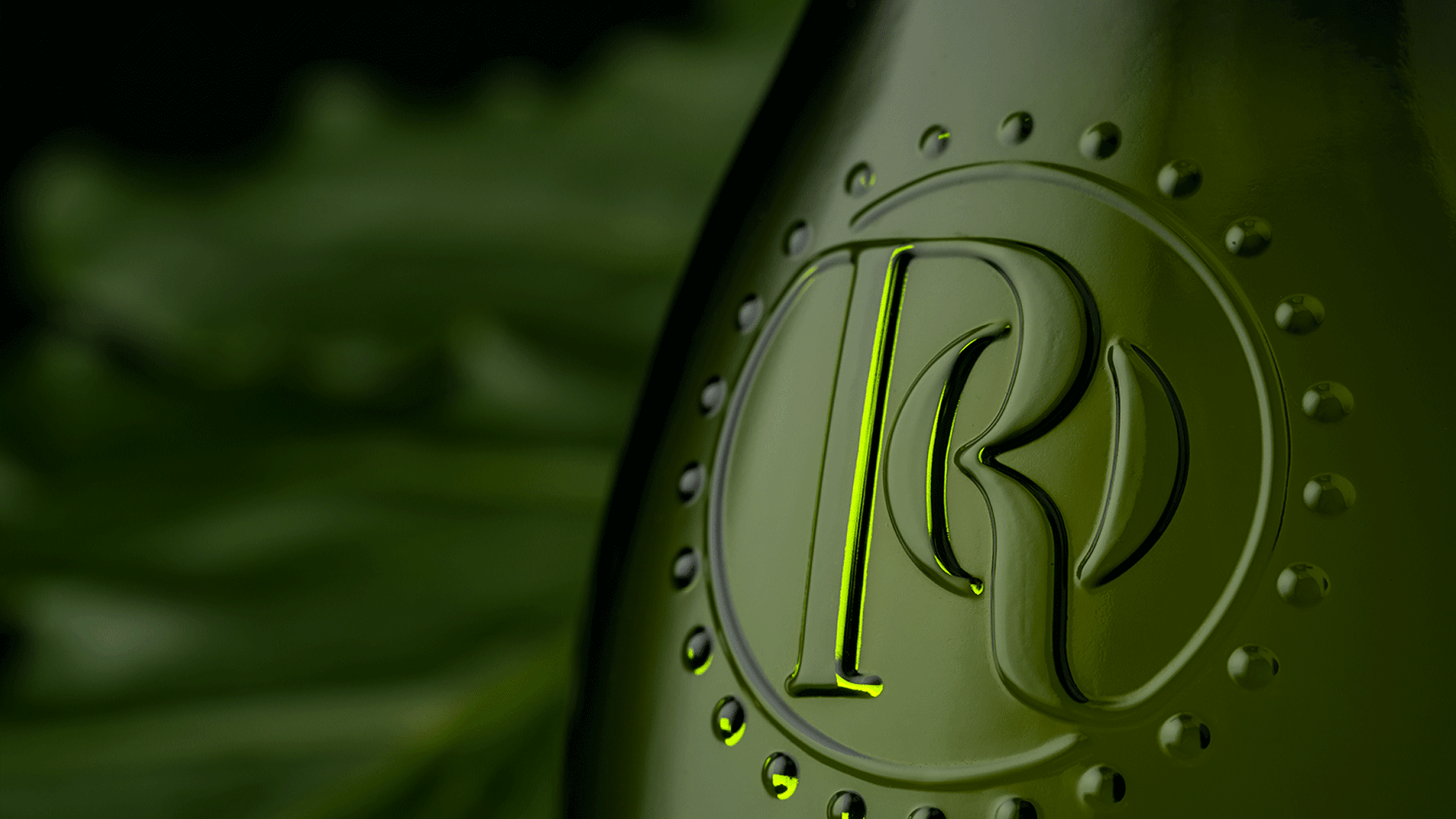 A Bespoke Sparkling Packaging